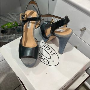 STEVE MADDEN DYNEMITE Blue Patent/SUEDE Pump